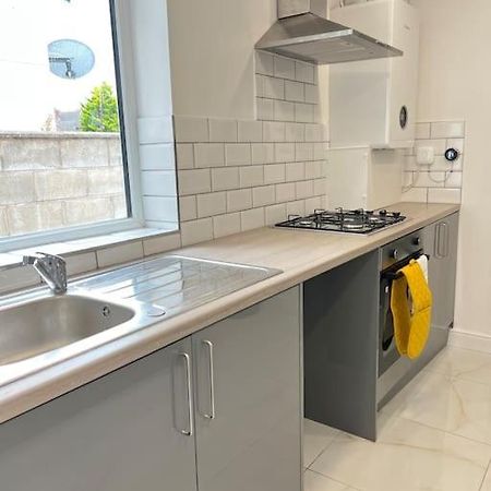 Catherine 5 Bedroom House Crewe Bagian luar foto