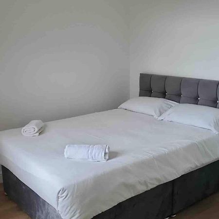 Catherine 5 Bedroom House Crewe Bagian luar foto