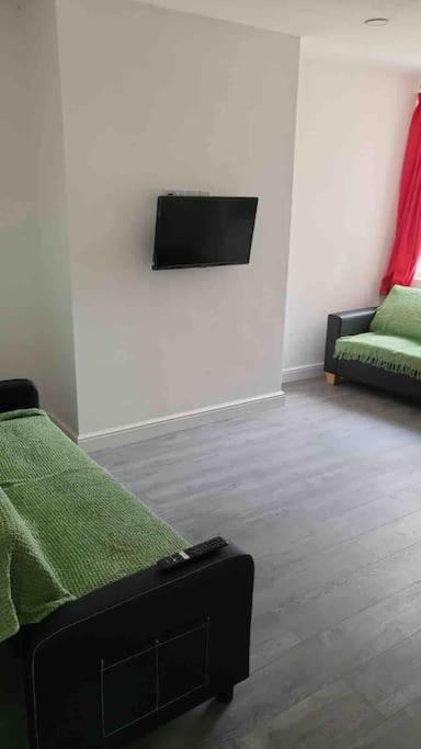 Catherine 5 Bedroom House Crewe Bagian luar foto