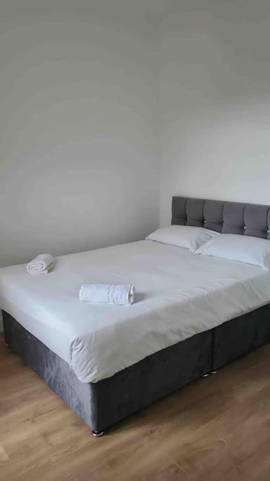 Catherine 5 Bedroom House Crewe Bagian luar foto