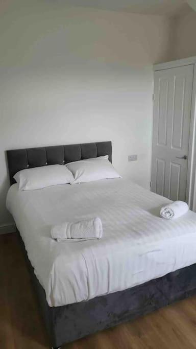 Catherine 5 Bedroom House Crewe Bagian luar foto