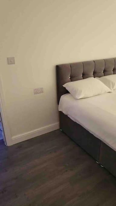 Catherine 5 Bedroom House Crewe Bagian luar foto