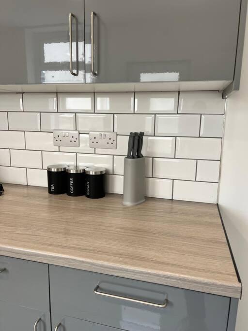 Catherine 5 Bedroom House Crewe Bagian luar foto