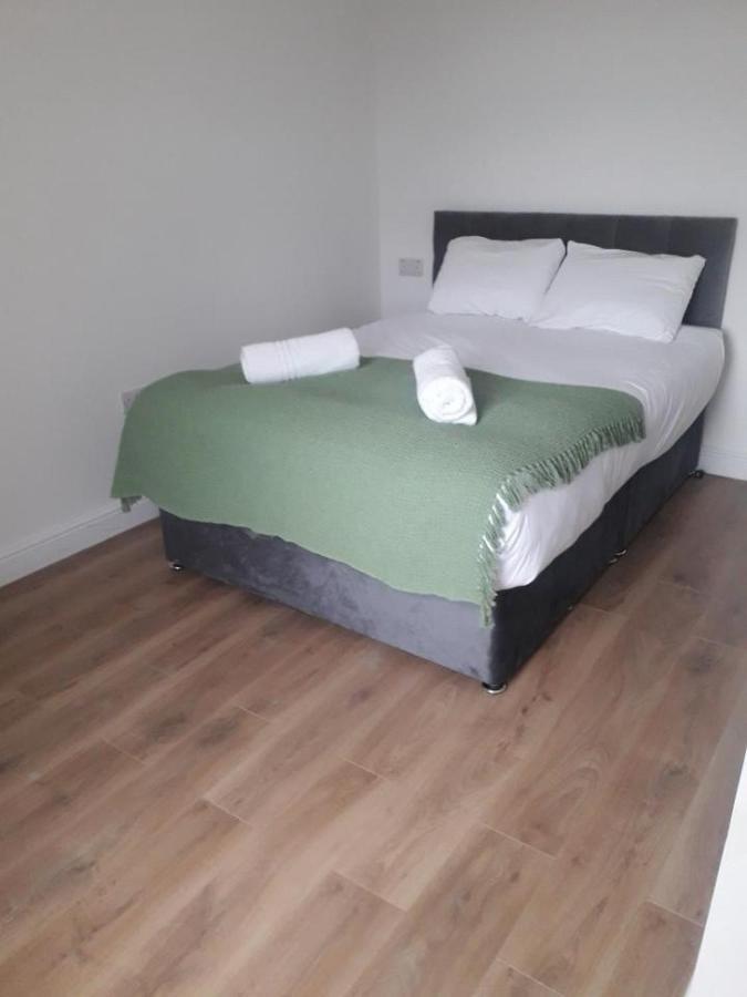 Catherine 5 Bedroom House Crewe Bagian luar foto