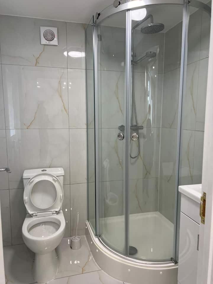 Catherine 5 Bedroom House Crewe Bagian luar foto