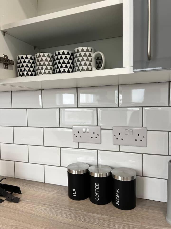 Catherine 5 Bedroom House Crewe Bagian luar foto