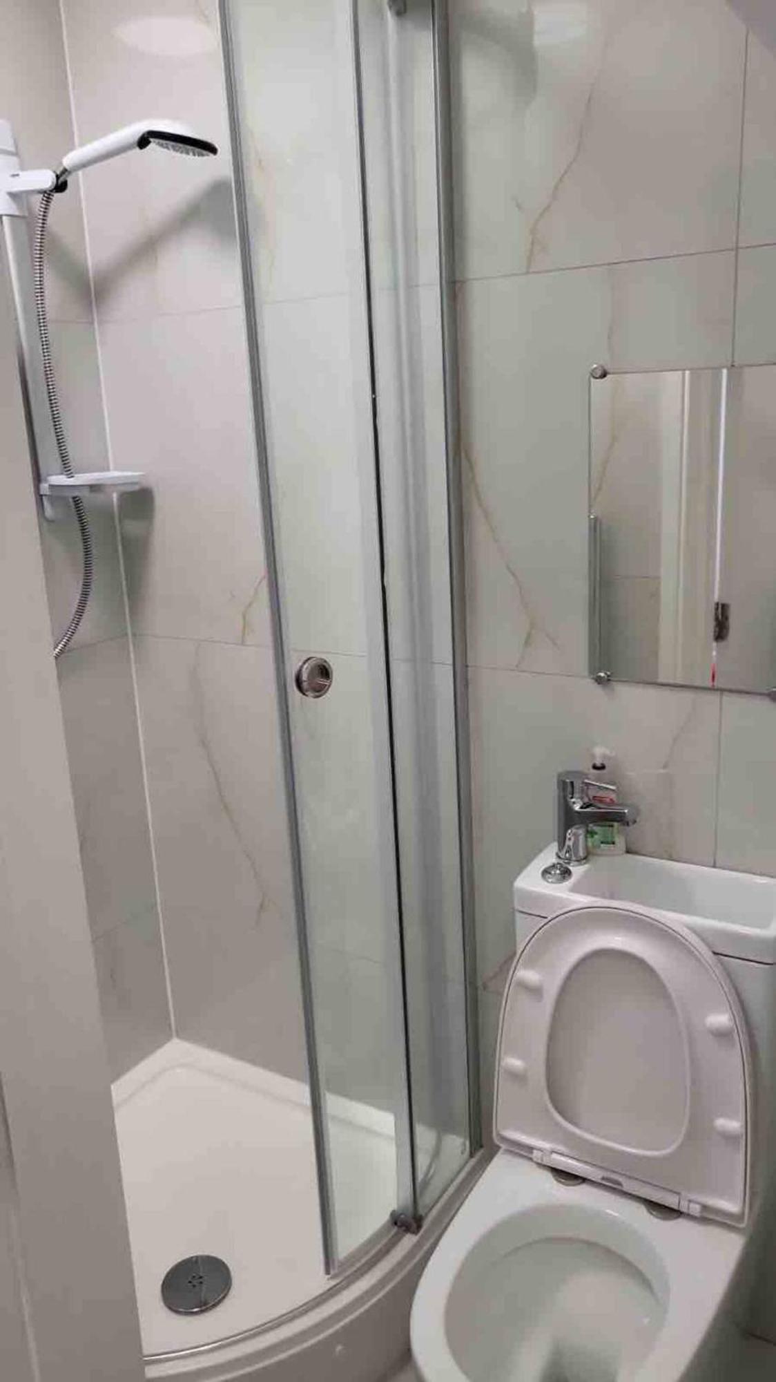 Catherine 5 Bedroom House Crewe Bagian luar foto